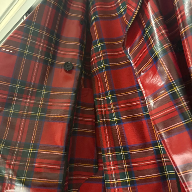 Burberry 黑紅PVC 風衣-3