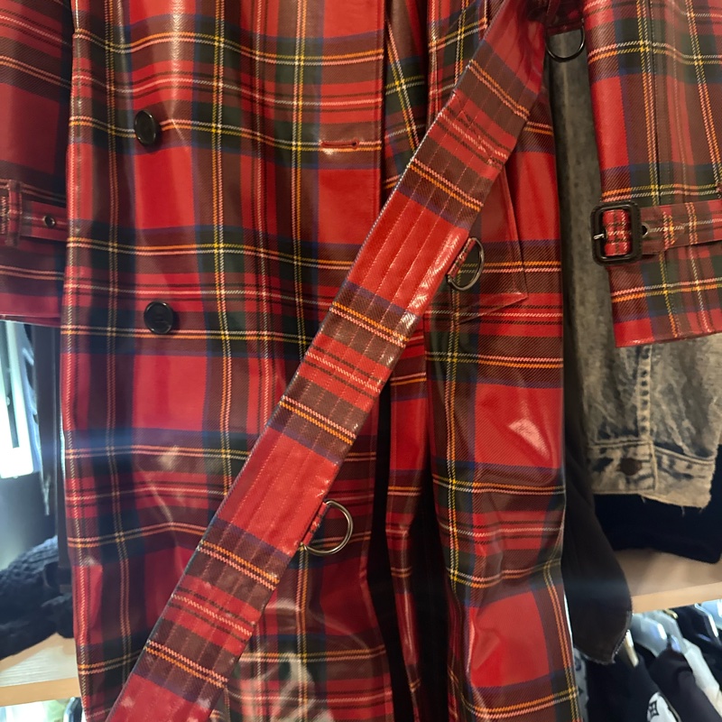 Burberry 黑紅PVC 風衣-4