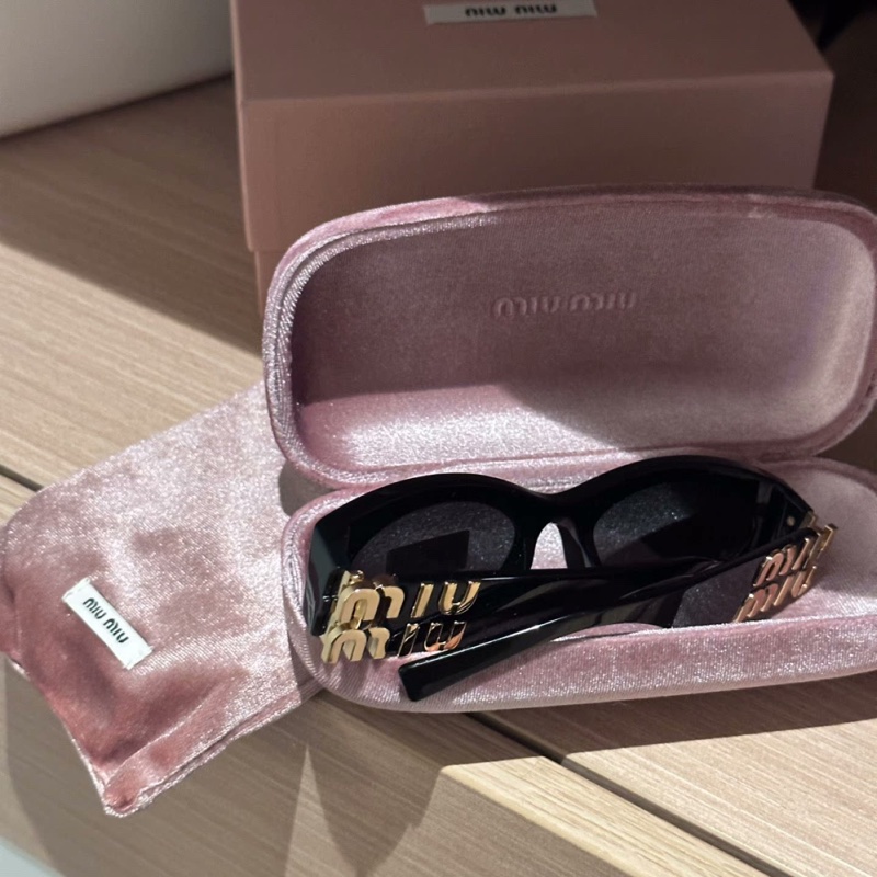 全新未使用 Miumiu 墨鏡 11w 太陽眼鏡-1