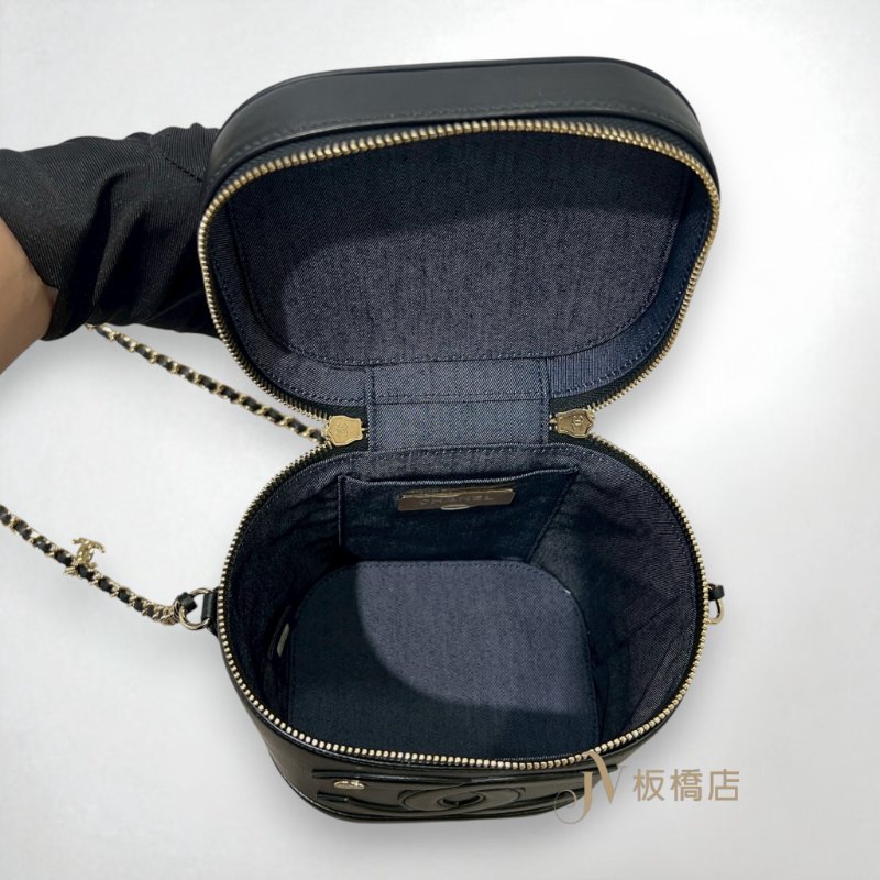 CHANEL包包 黑色羊皮淡金釦提把斜背化妝盒 AS0323-5