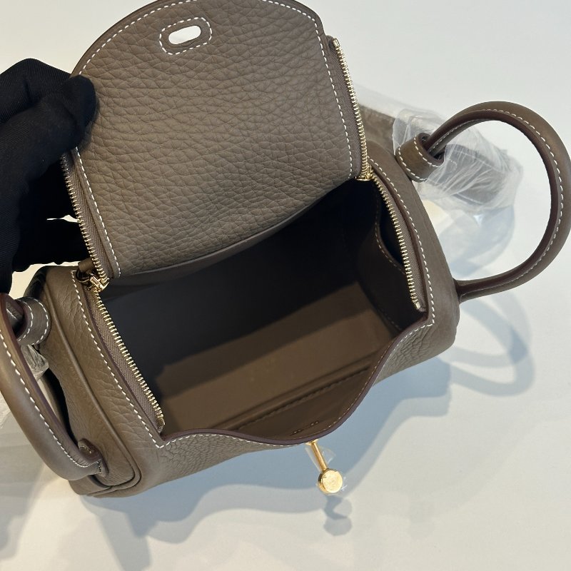 全新全配有購證💖 Hermès 愛馬仕 Mini Lindy 大象灰金釦 二代 斜背包-10