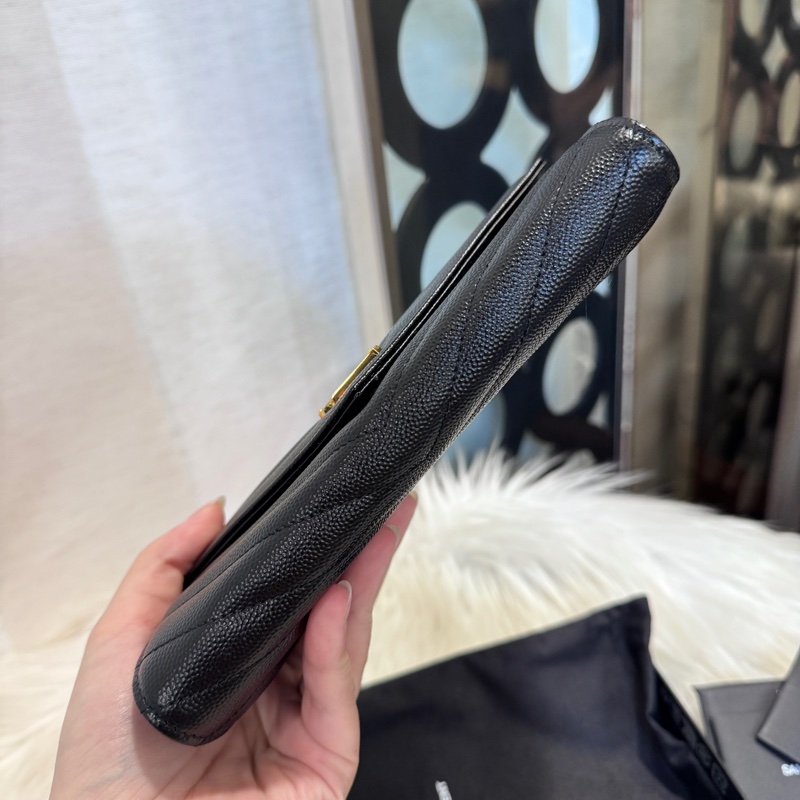 YSL 黑金魚子醬信封長夾 離櫃品-6