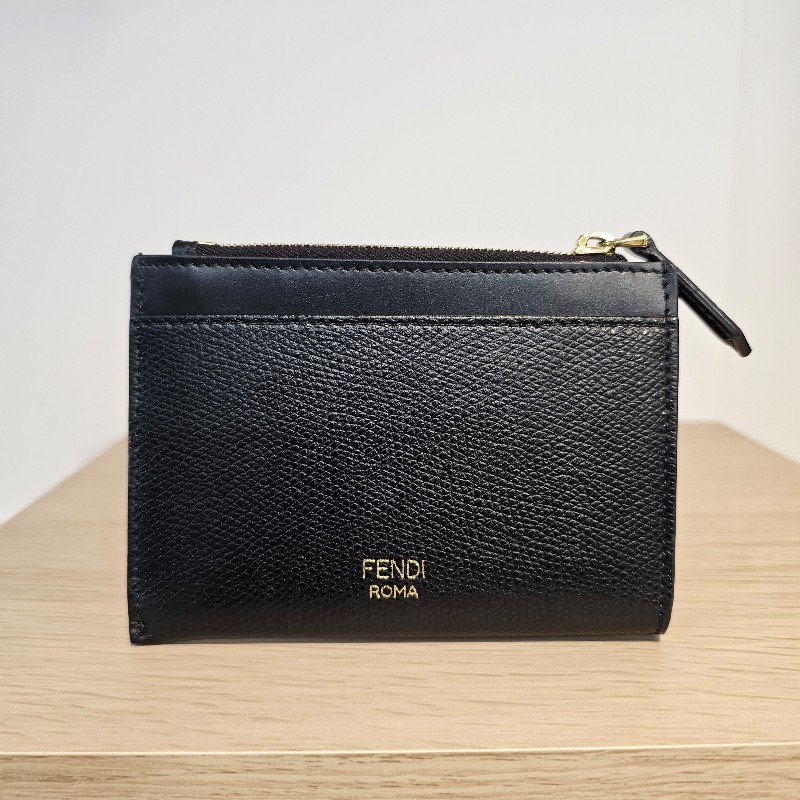 [甜價出🫶] Fendi 黑牛皮金釦FF Diamonds卡片零錢包-1
