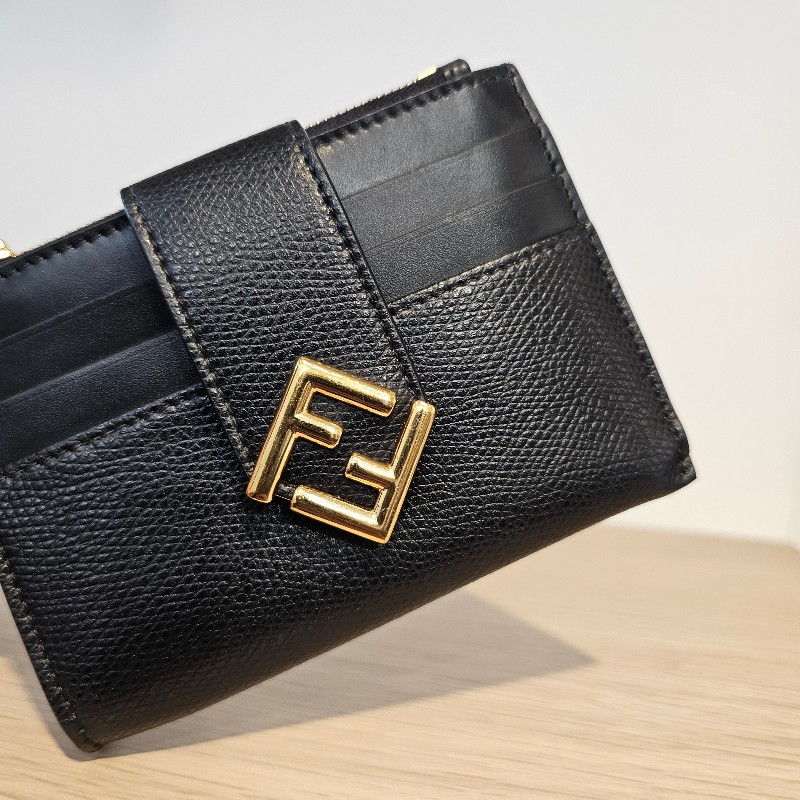 [甜價出🫶] Fendi 黑牛皮金釦FF Diamonds卡片零錢包-5