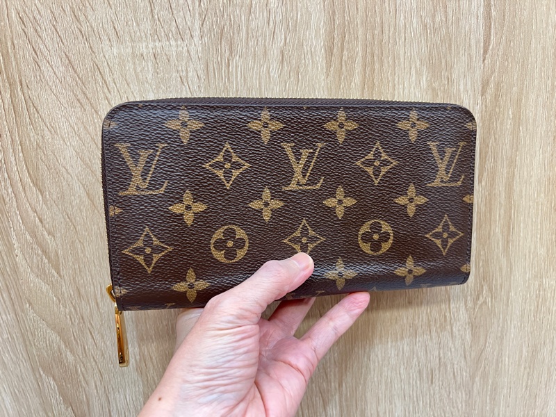 LV 原花金釦內12卡ㄇ拉長夾M42616-0