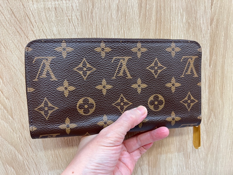 LV 原花金釦內12卡ㄇ拉長夾M42616-1
