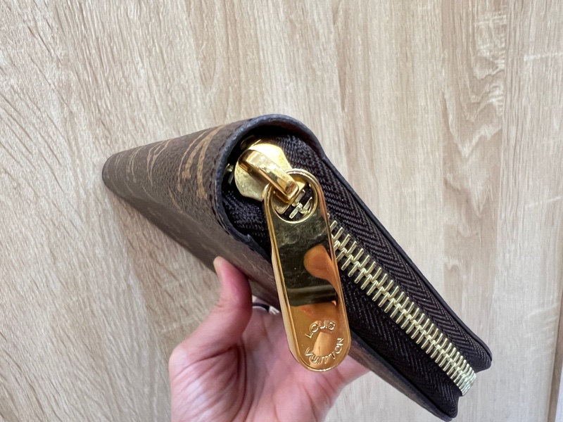 LV 原花金釦內12卡ㄇ拉長夾M42616-4