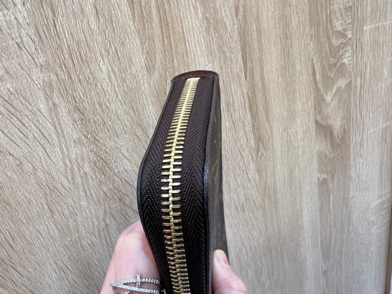 LV 原花金釦內12卡ㄇ拉長夾M42616-6