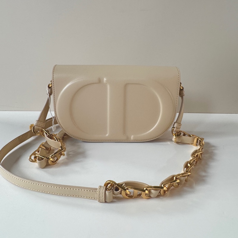 Dior Signature 奶茶色 CD壓紋 金鍊 相機包-0