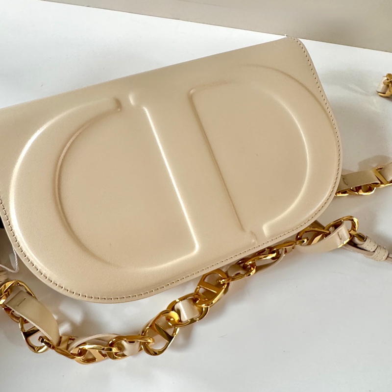 Dior Signature 奶茶色 CD壓紋 金鍊 相機包-6