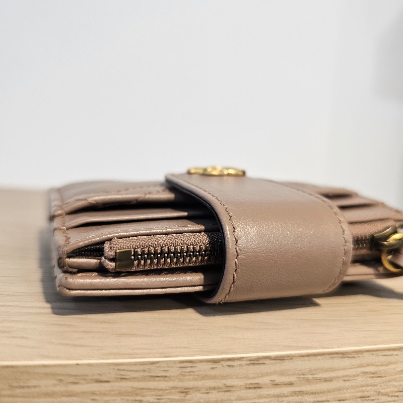 Gucci藕粉色牛皮Marmont 霧金釦短夾-2