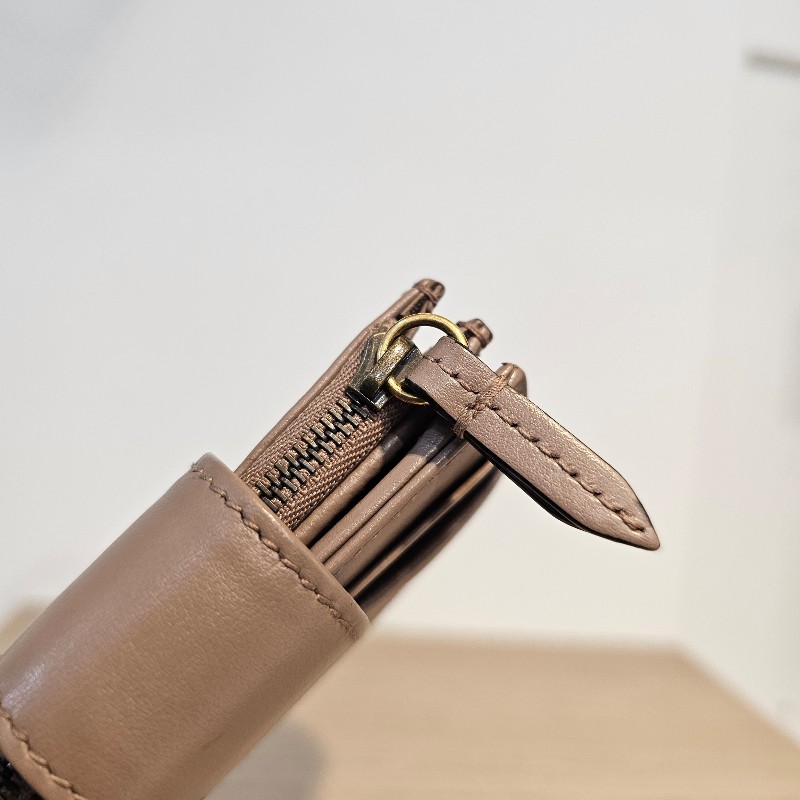 Gucci藕粉色牛皮Marmont 霧金釦短夾-3