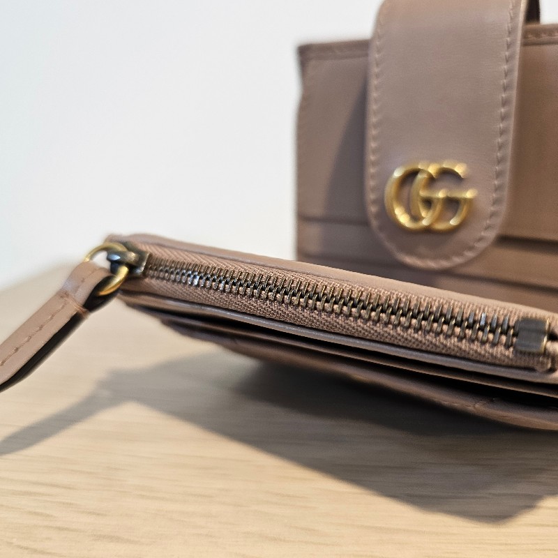 Gucci藕粉色牛皮Marmont 霧金釦短夾-7