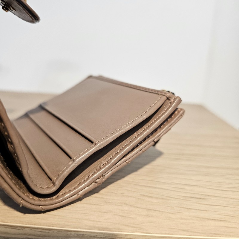 Gucci藕粉色牛皮Marmont 霧金釦短夾-10