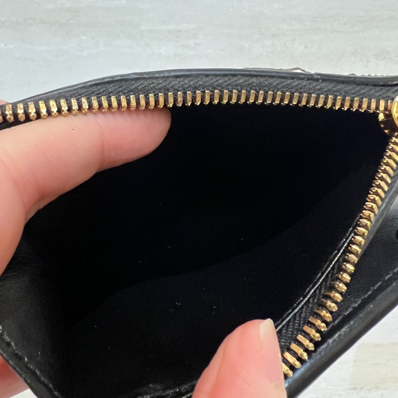 BV 黑羊皮金釦Cassette 對釦6卡短夾-14