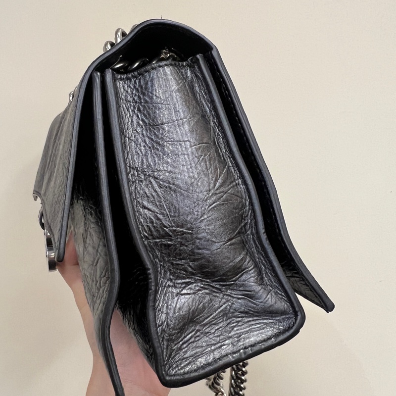 Balenciaga 金屬灰復刻牛皮銀釦Crush小款肩斜背包-2