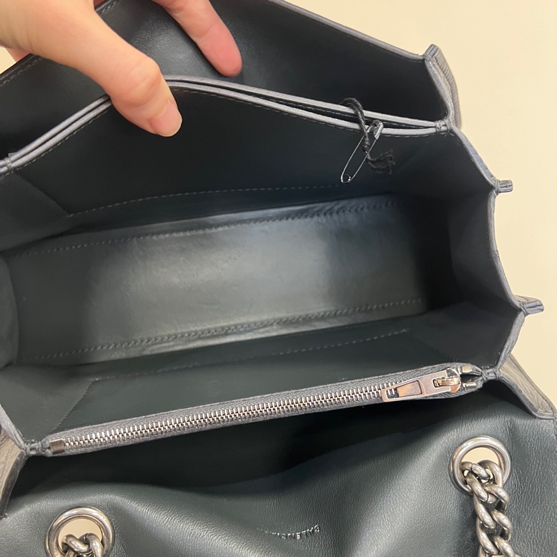 Balenciaga 金屬灰復刻牛皮銀釦Crush小款肩斜背包-10