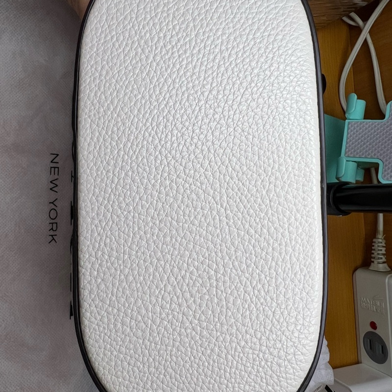 Coach化妝硬殼包-4