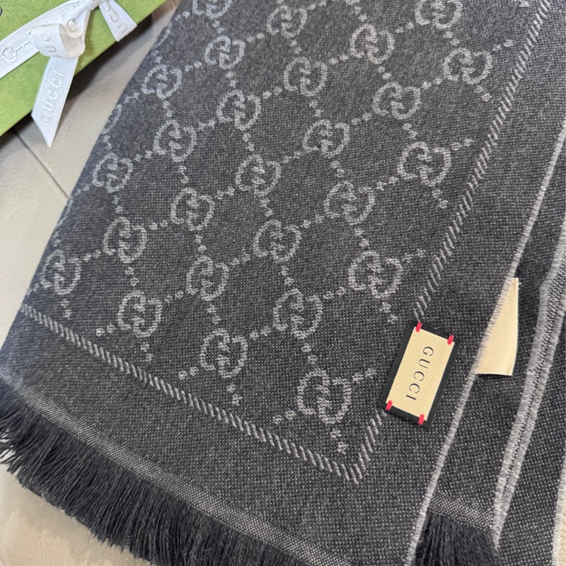 專櫃GUCCI GG Logo 標誌雙面羊毛圍巾(黑/灰)95新 男女皆適用-1