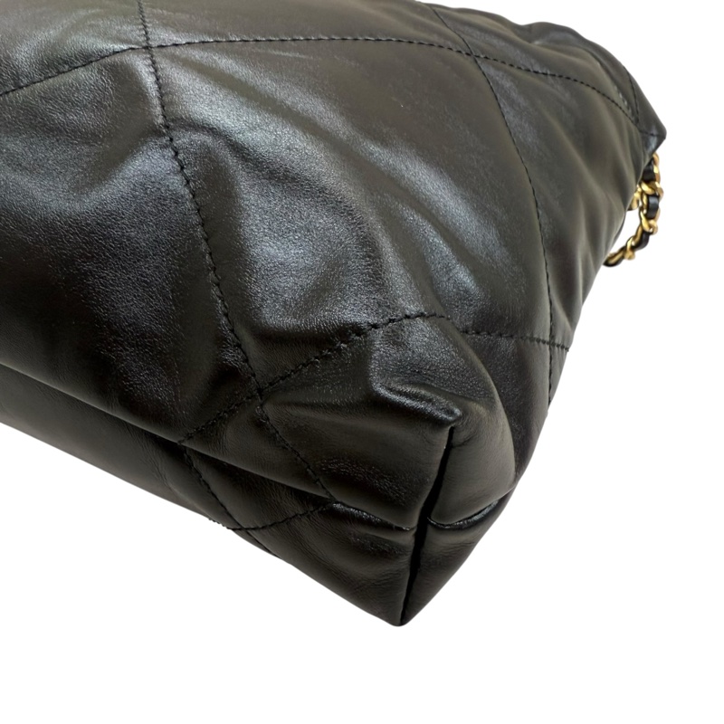 CHANEL 黑色金釦 MINI 22 Bag-13