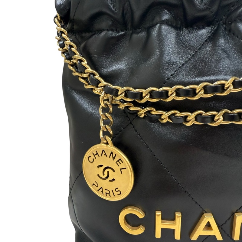 CHANEL 黑色金釦 MINI 22 Bag-15