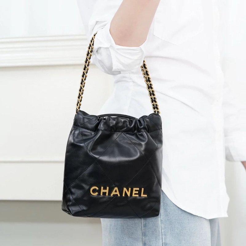 CHANEL 黑色金釦 MINI 22 Bag-3