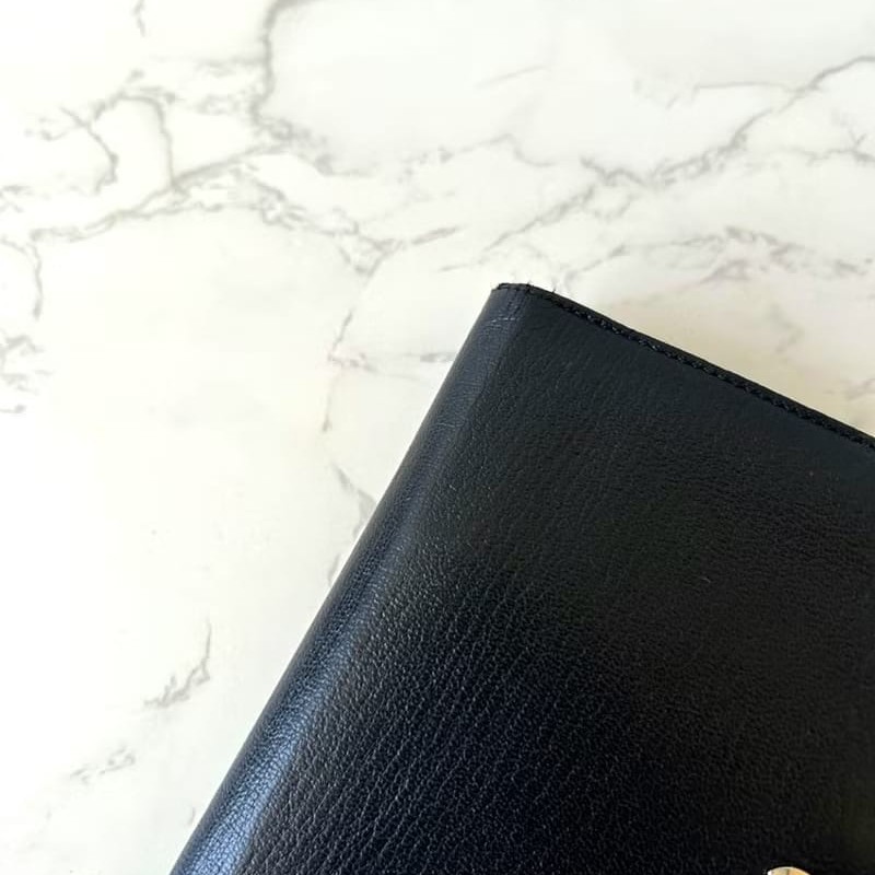 【LA LUNE】稀有中古二手Chanel黑色皮革中短夾旅行護照套錢包男女小手拿袋-5