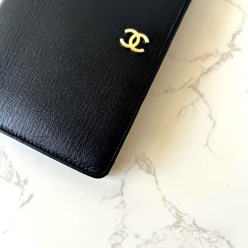 【LA LUNE】稀有中古二手Chanel黑色皮革中短夾旅行護照套錢包男女小手拿袋-7