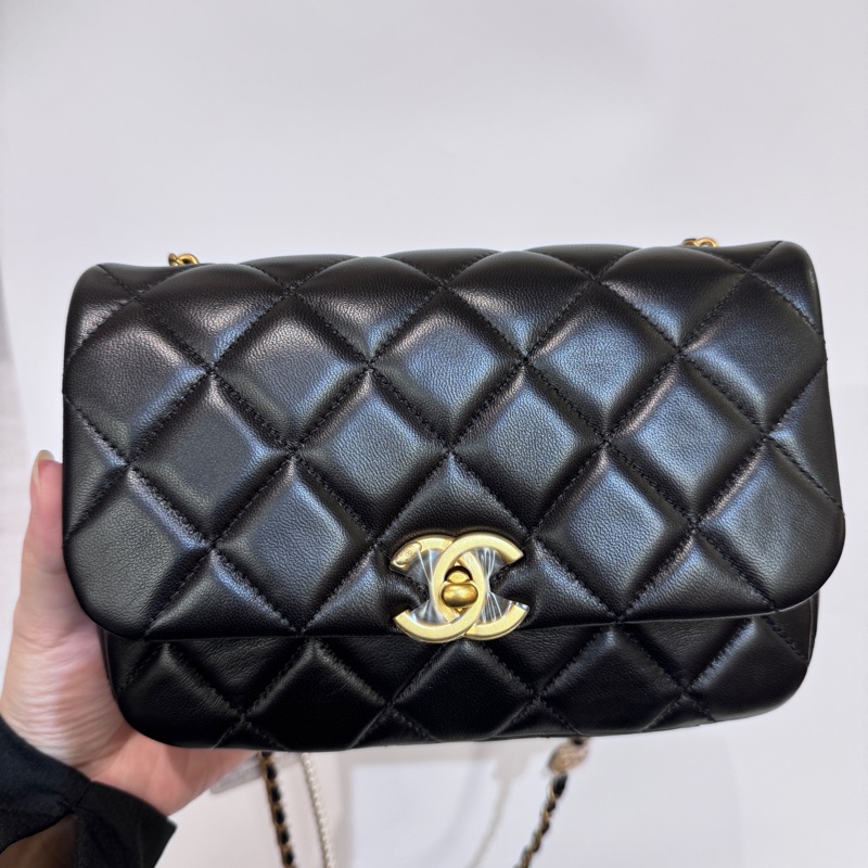 Chanel 25P新款方胖子20CM 黑金羊皮珍珠金幣 全新離櫃 全配 晶片款-2