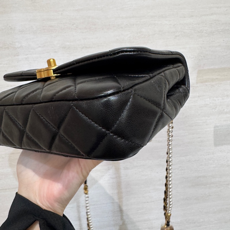 Chanel 25P新款方胖子20CM 黑金羊皮珍珠金幣 全新離櫃 全配 晶片款-8