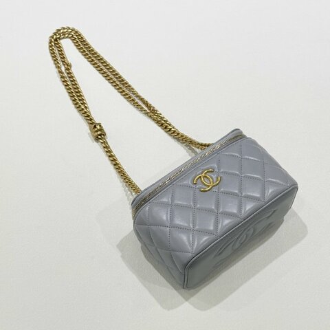 CHANEL - 灰色金色菱格調節釦長盒子