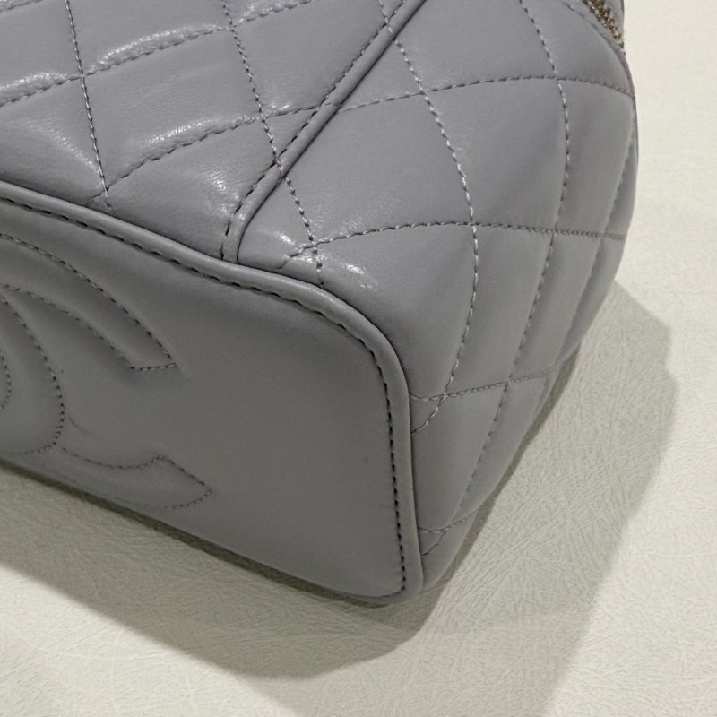 CHANEL - 灰色金色菱格調節釦長盒子-9