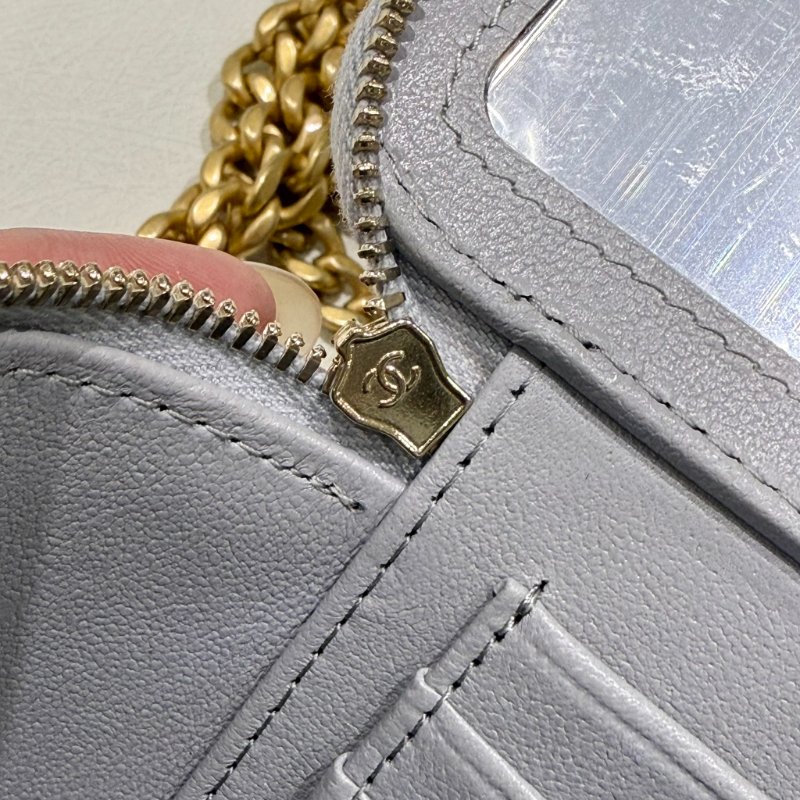 CHANEL - 灰色金色菱格調節釦長盒子-13