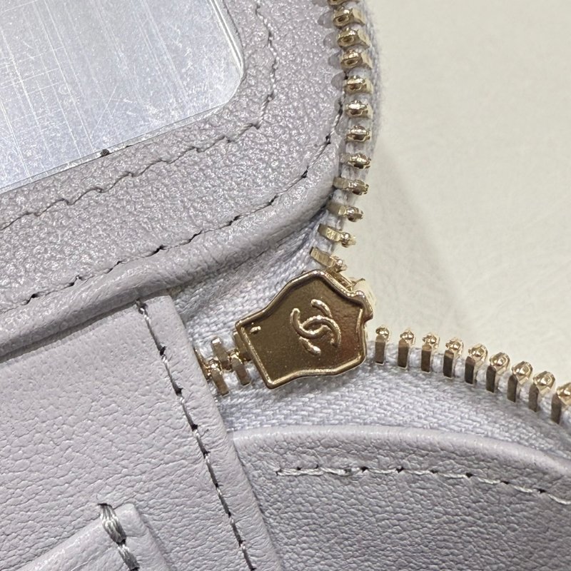 CHANEL - 灰色金色菱格調節釦長盒子-14