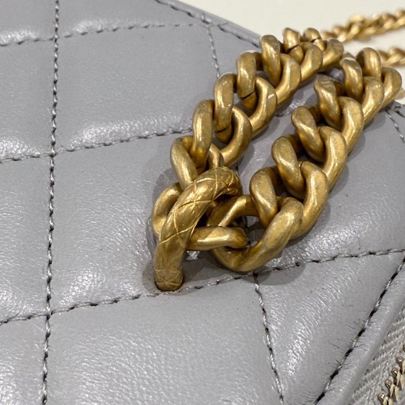 CHANEL - 灰色金色菱格調節釦長盒子-16