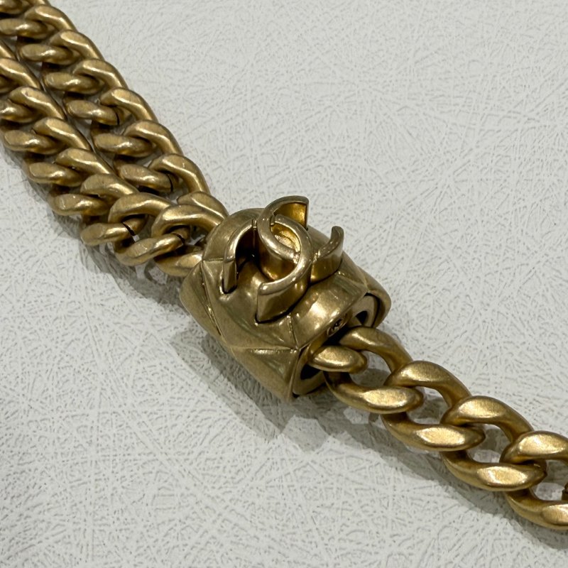 CHANEL - 灰色金色菱格調節釦長盒子-18