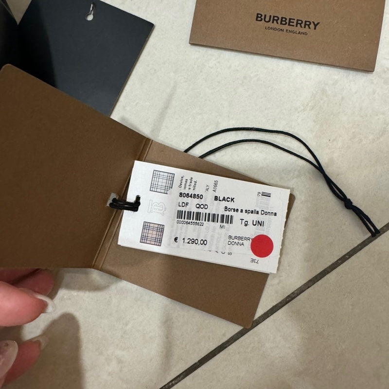 (9成新)BURBERRY 巴寶莉 Mini Lola 金屬LOGO格紋車線小羊皮迷你翻蓋斜背包(黑銀)-13
