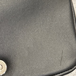(9成新)BURBERRY 巴寶莉 Mini Lola 金屬LOGO格紋車線小羊皮迷你翻蓋斜背包(黑銀)-16