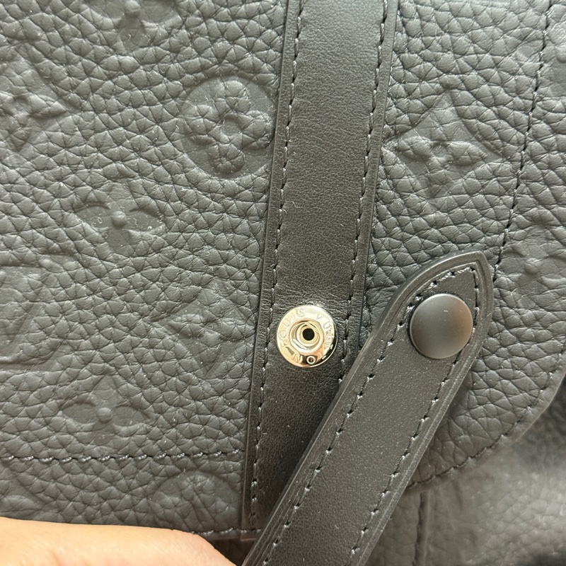 LOUIS VUITTON Christopher MM (M55699-13