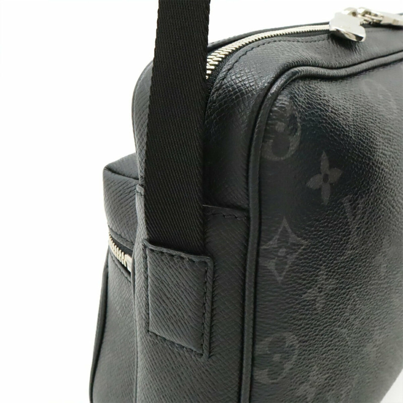 LOUIS VUITTON Taiga Rama Monogram Eclipse Outdoor PM 單肩包（黑色和黑色）(M30233)-4