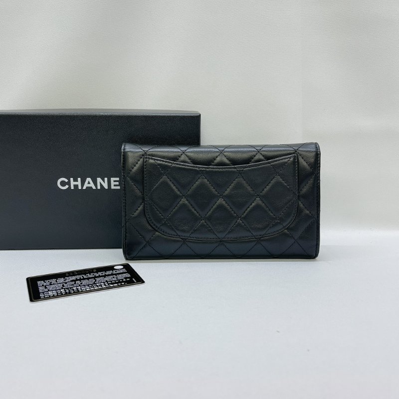 CHANEL 羊皮三折銀扣長夾-1