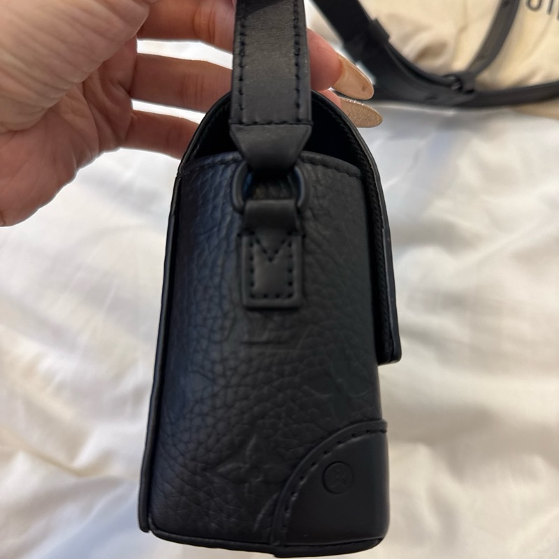 Lv steamer經典黑色全牛皮壓紋鎖扣斜挎包 晶片款-23