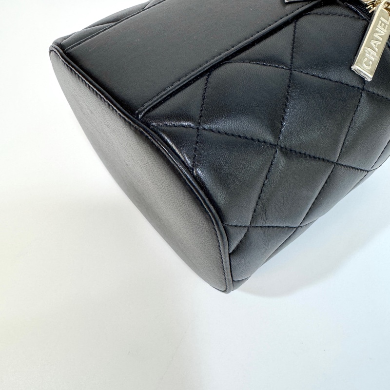 Chanel黑牛皮菱格Trendy CC化妝斜背包AS1626-10
