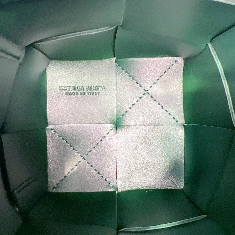 BV Cassette六格編織迷你水桶包-4