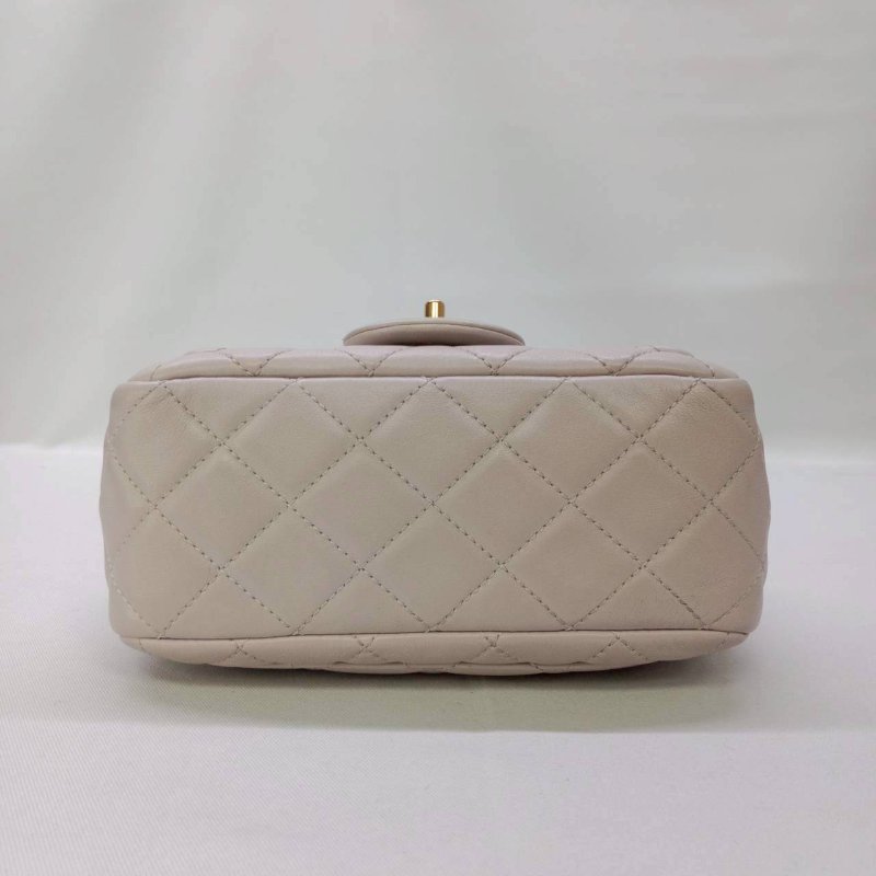 CHANEL 淡紫灰金球方胖-8
