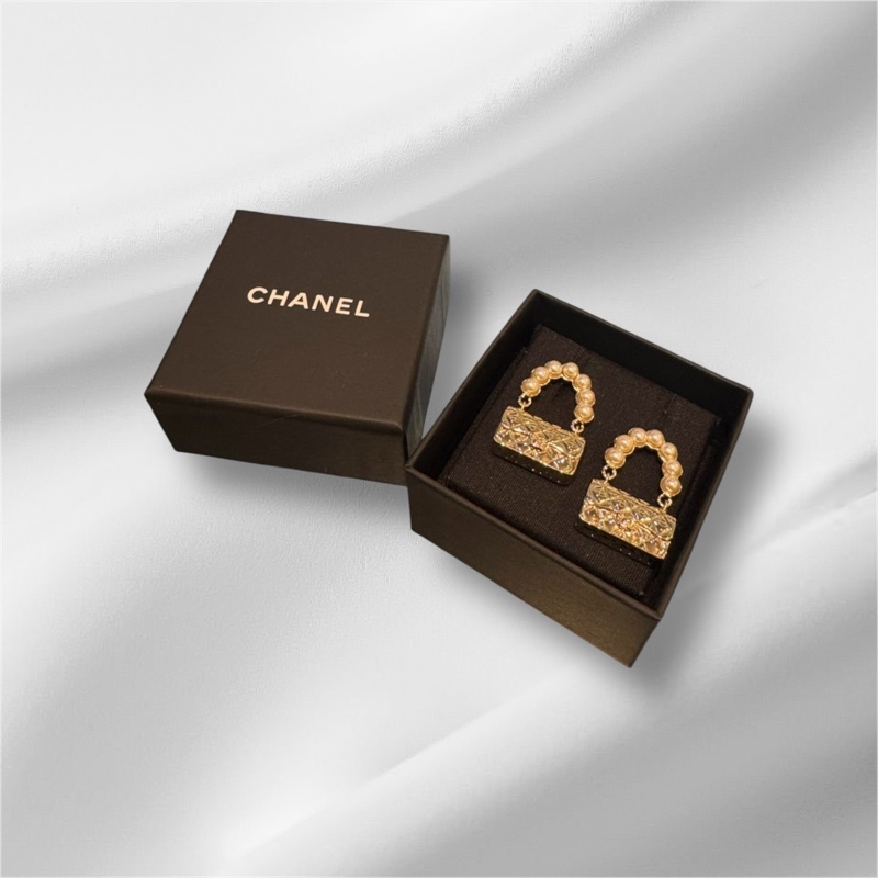 CHANEL珍珠提把小包垂墜耳環-0