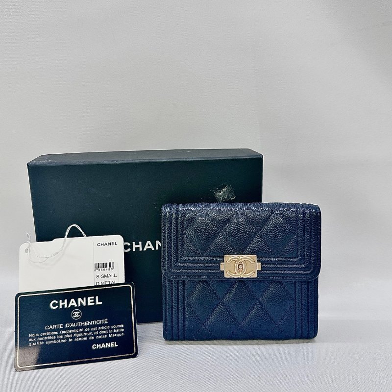 CHANEL 深藍Boy金釦三折短夾-0