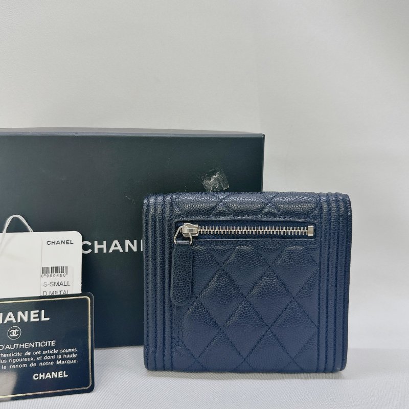CHANEL 深藍Boy金釦三折短夾-1