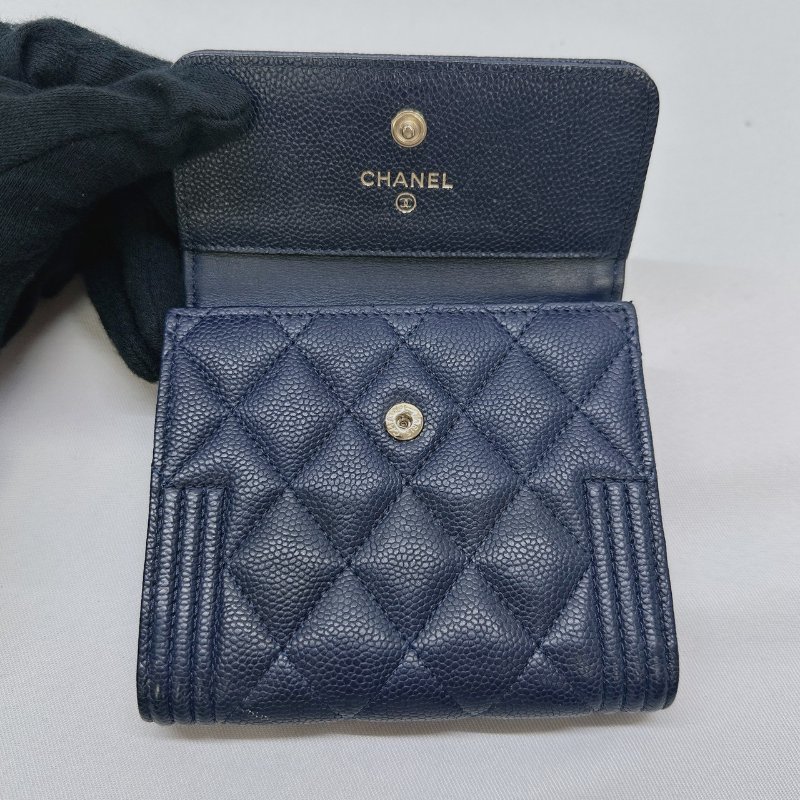 CHANEL 深藍Boy金釦三折短夾-3