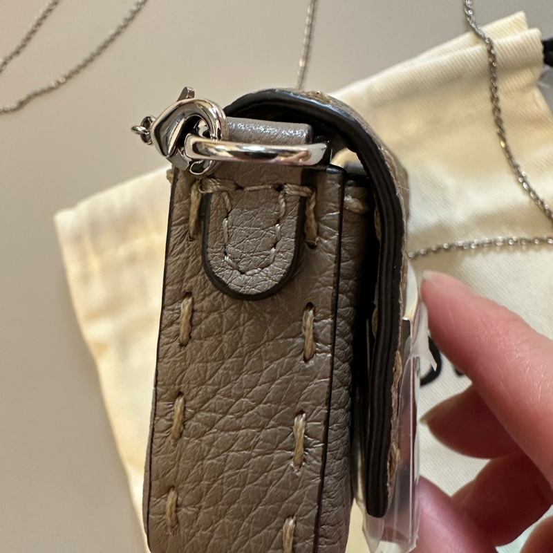 Fendi 7AS045大象灰牛皮粗縫線銀鍊超迷你法棍包 Selleria系列 可愛小包-6